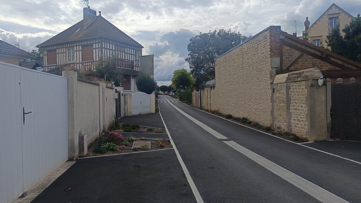 Lire la suite à propos de l’article LION-SUR-MER : UN NOUVEL AMÉNAGEMENT POUR LA RUE DU MARÉCHAL FOCH